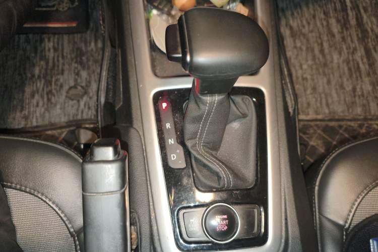 Used Qoros 3 2016 Urban SUV 1.6T Automatic Zhiyue Model Gear Lever