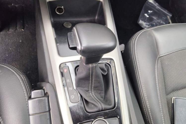 Used Qoros 3 2016 Sedan 1.6L Automatic Zhiyue Model Gear Lever