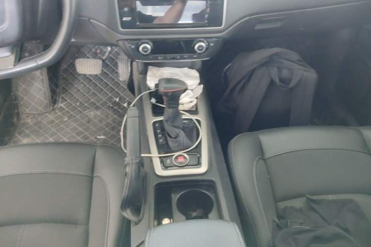 Used Qoros 3 2016 Sedan 1.6L Automatic Zhiyue Model Gear Lever