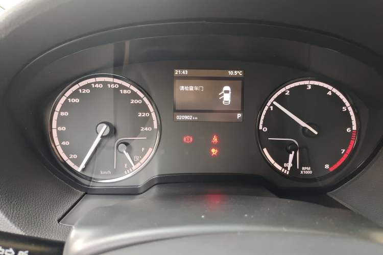 Used Qoros 3 2016 Urban SUV 1.6T Automatic Zhiyue Model Odometer Close Up