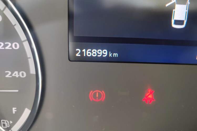 Used Qoros 3 2016 Urban SUV 1.6T Automatic Zhiyue Model Odometer Close Up