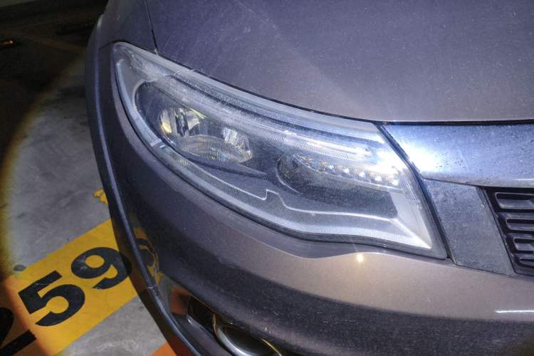 Used Qoros 3 2016 Urban SUV 1.6T Automatic Zhiyue Model Right Front Headlight