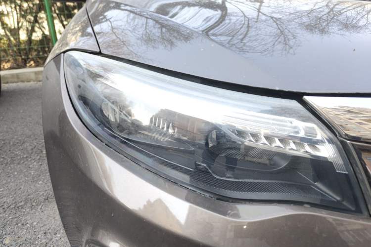 Used Qoros 3 2016 Hatchback 1.6T Automatic ZhiKu Model Right Front Headlight