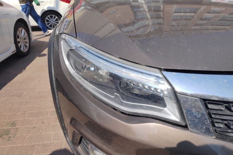 Used Qoros 3 2016 Urban SUV 1.6T Automatic Zhiyue Model Right Front Headlight