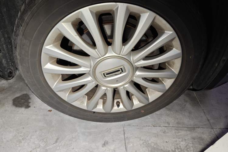 Used Qoros 3 2016 Sedan 1.6T Automatic ZhiZhen Model Right Front Wheel Hub