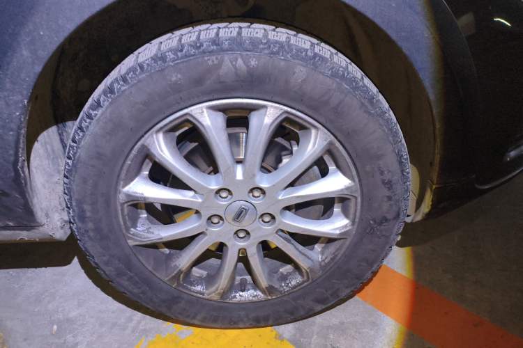 Used Qoros 3 2016 Urban SUV 1.6T Automatic Zhiyue Model Right Front Wheel Hub