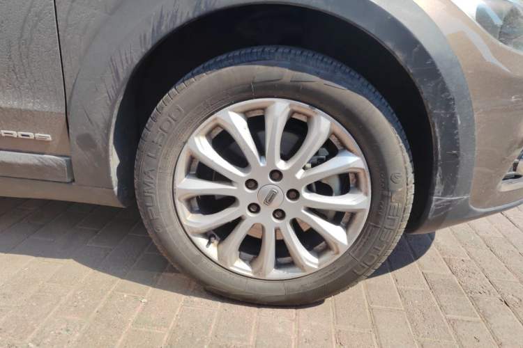 Used Qoros 3 2016 Urban SUV 1.6T Automatic Zhiyue Model Right Front Wheel Hub