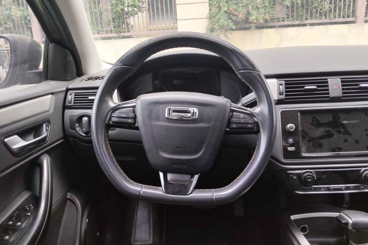 Used Qoros 3 2016 Sedan 1.6L Automatic Zhiyue Model Steering Wheel