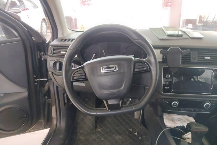 Used Qoros 3 2016 Sedan 1.6L Automatic Zhiyue Model Steering Wheel