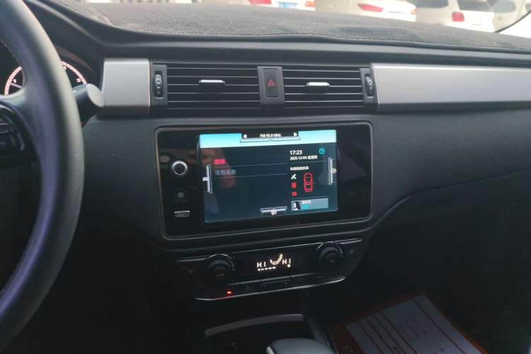 Used Qoros 3 2016 Urban SUV 1.6T Automatic Zhiyue Model Audio And AC Panel