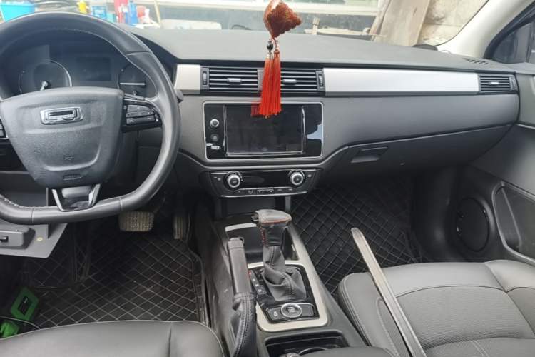 Used Qoros 3 2016 Sedan 1.6L Automatic Zhiyue Model Audio And AC Panel