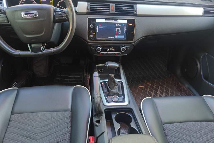 Used Qoros 3 2016 Hatchback 1.6L Automatic Zhiyue Model Audio And AC Panel