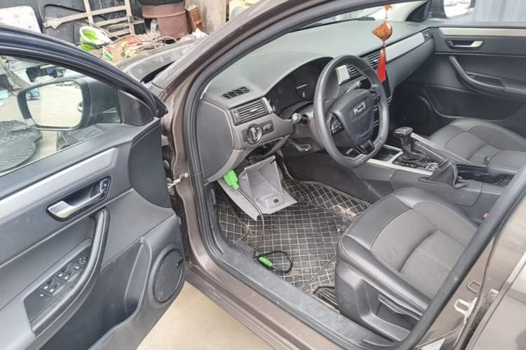Used Qoros 3 2016 Sedan 1.6L Automatic Zhiyue Model Driver Seat