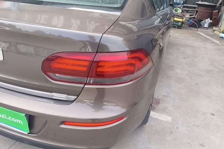 Used Qoros 3 2016 Sedan 1.6L Automatic Zhiyue Model Exterior 3