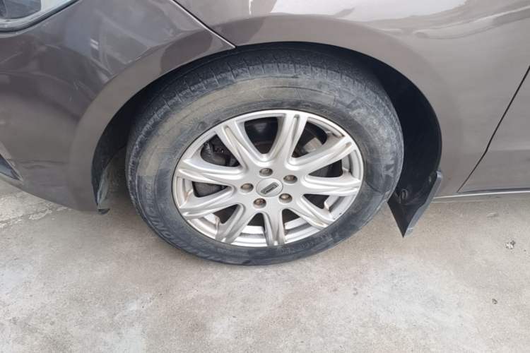 Used Qoros 3 2016 Sedan 1.6L Automatic Zhiyue Model Exterior 4