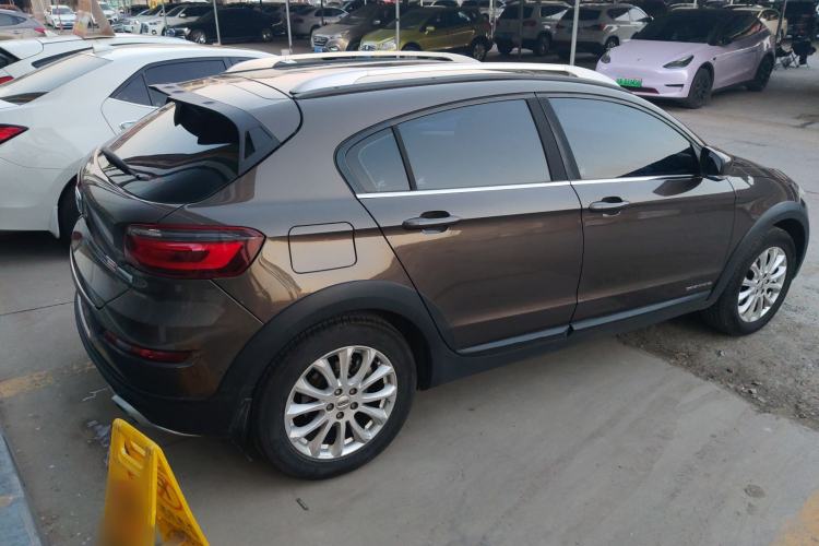 Used Qoros 3 2016 Urban SUV 1.6T Automatic Zhiyue Model Exterior 5