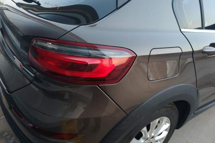 Used Qoros 3 2016 Urban SUV 1.6T Automatic Zhiyue Model Exterior 6