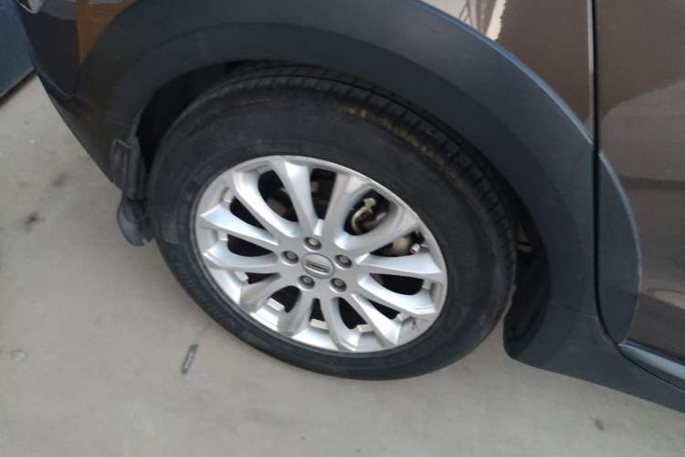 Used Qoros 3 2016 Urban SUV 1.6T Automatic Zhiyue Model Exterior 8
