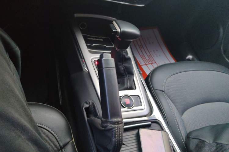 Used Qoros 3 2016 Urban SUV 1.6T Automatic Zhiyue Model Gear Lever