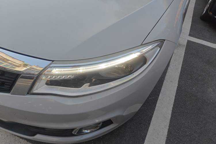 Used Qoros 3 2016 Hatchback 1.6L Automatic Zhiyue Model Left Front Headlight