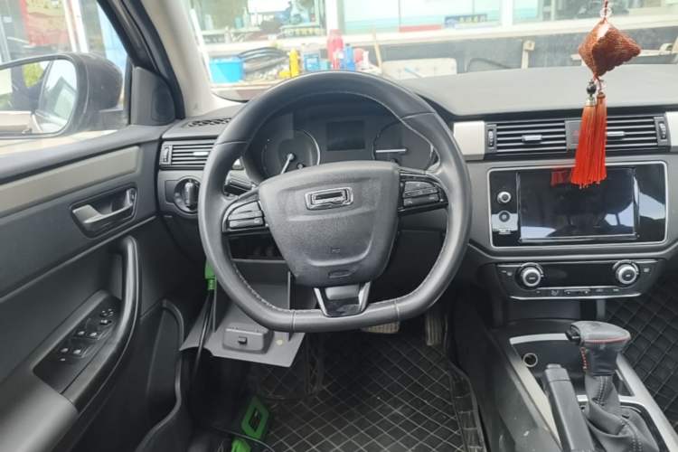 Used Qoros 3 2016 Sedan 1.6L Automatic Zhiyue Model Steering Wheel