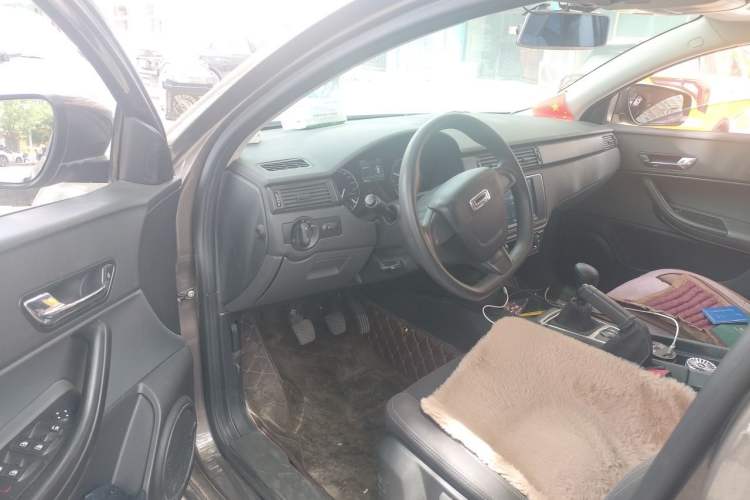 Used Qoros 3 2016 Sedan 1.6L Manual ZhiXiang Model Driver Seat