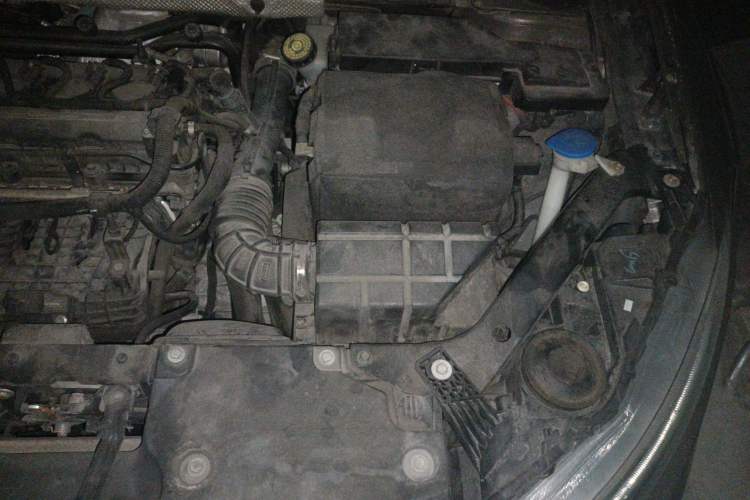 Used Qoros 3 2016 Urban SUV 1.6T Automatic Zhiyue Model Engine Bay Left