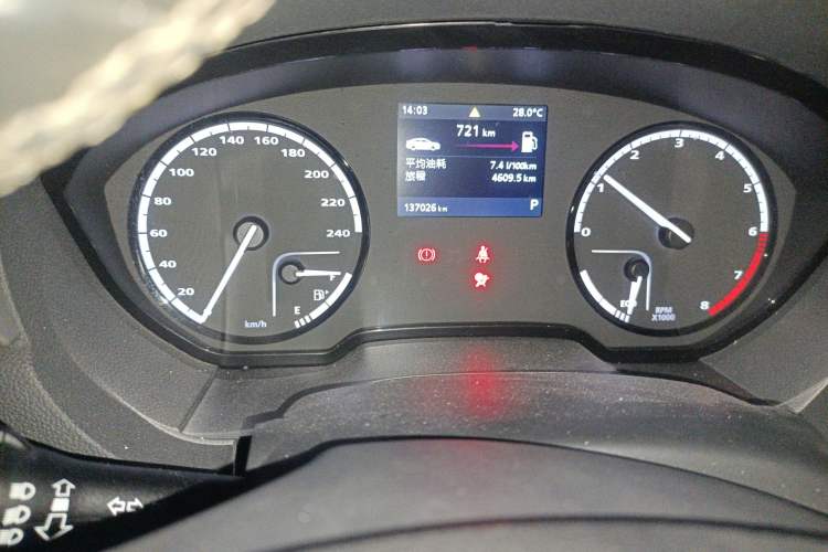 Used Qoros 3 2016 Urban SUV 1.6T Automatic Zhiyue Model Odometer Close Up