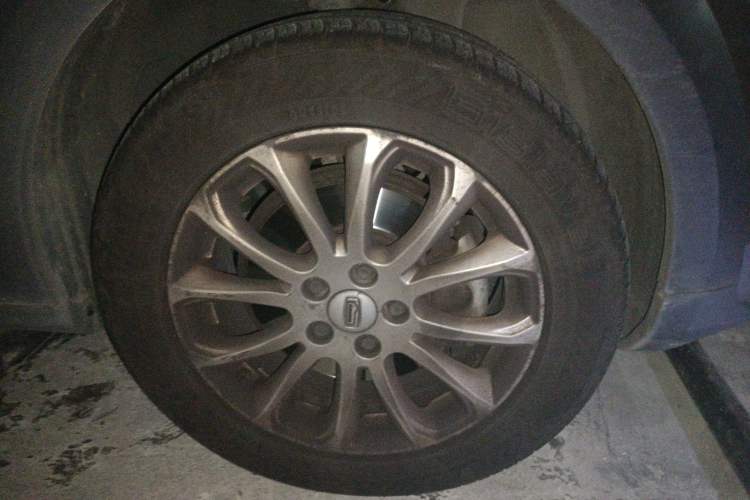 Used Qoros 3 2016 Urban SUV 1.6T Automatic Zhiyue Model Right Front Wheel Hub