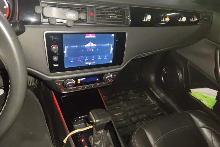 Used Qoros 3 2016 Sedan 1.6T Automatic ZhiKu Model Audio And AC Panel