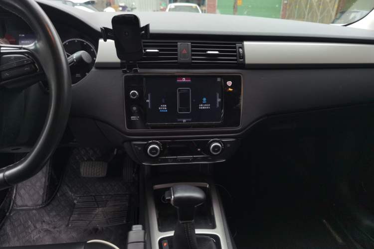 Used Qoros 3 2016 Hatchback 1.6L Automatic Zhiyue Model Audio And AC Panel