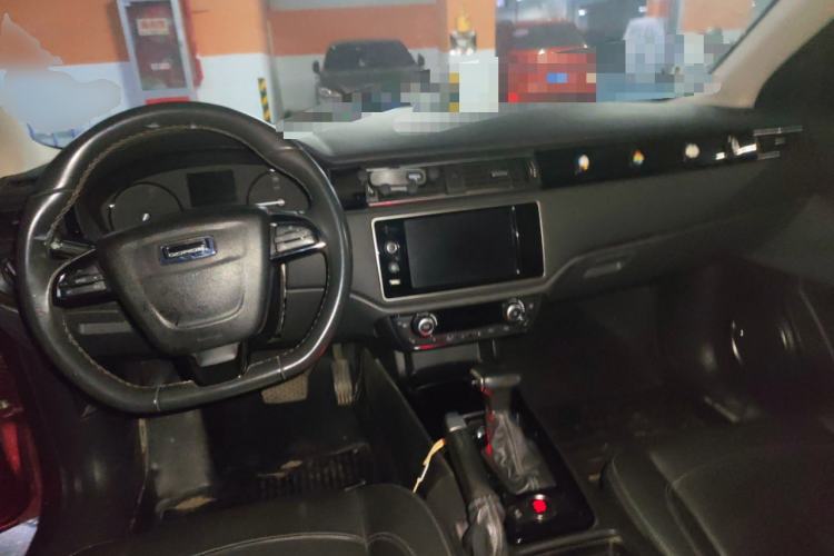 Used Qoros 3 2016 Sedan 1.6T Automatic ZhiKu Model Center Console