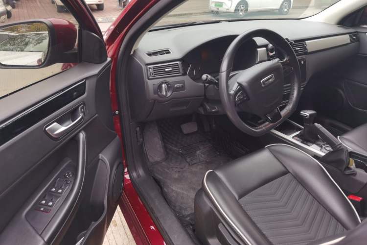 Used Qoros 3 2016 Hatchback 1.6L Automatic Zhiyue Model Driver Seat
