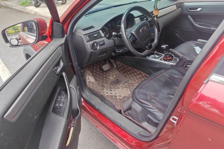 Used Qoros 3 2016 Urban SUV 1.6T Automatic Zhiyue Model Driver Seat