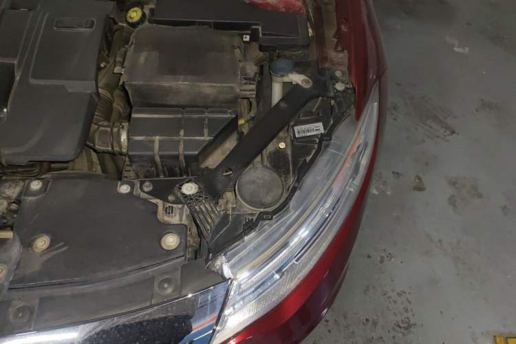 Used Qoros 3 2016 Sedan 1.6T Automatic ZhiKu Model Engine Bay Left