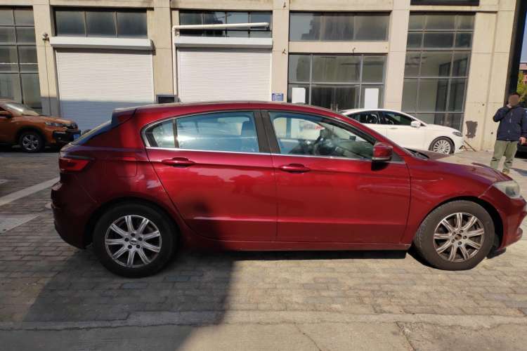 Used Qoros 3 2016 Hatchback 1.6L Automatic Zhiyue Model Exterior 2