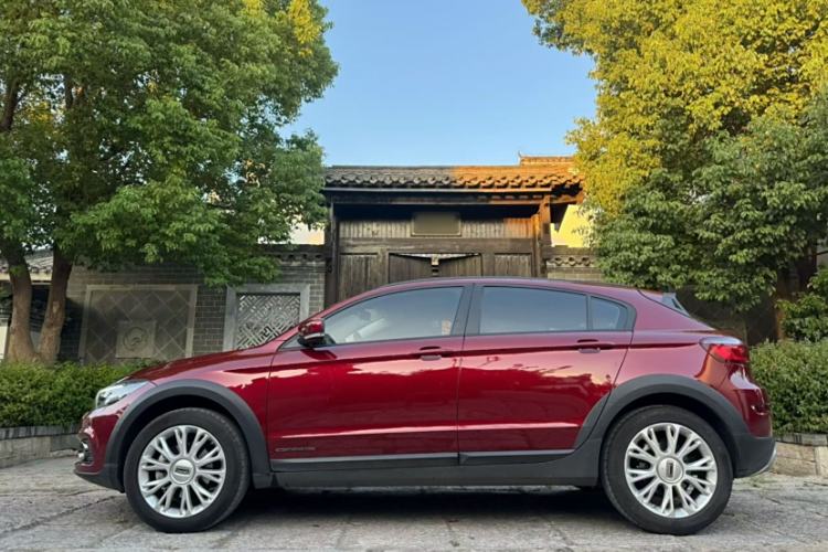Used Qoros 3 2016 Urban SUV 1.6T Automatic ZhiKu Model Exterior 5