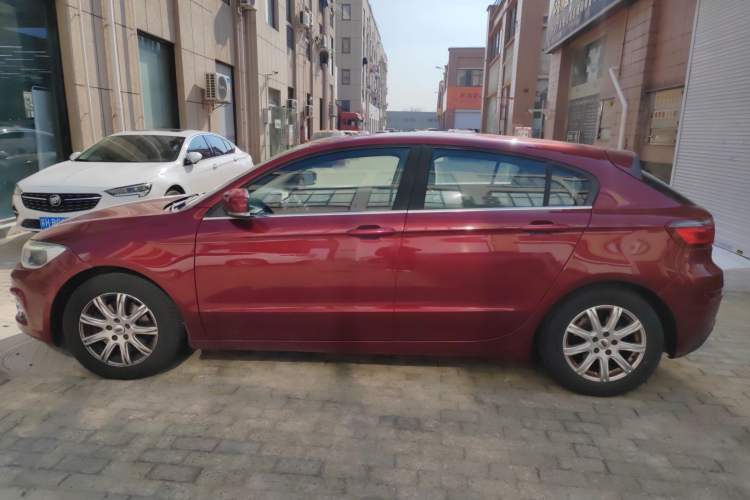 Used Qoros 3 2016 Hatchback 1.6L Automatic Zhiyue Model Exterior 5