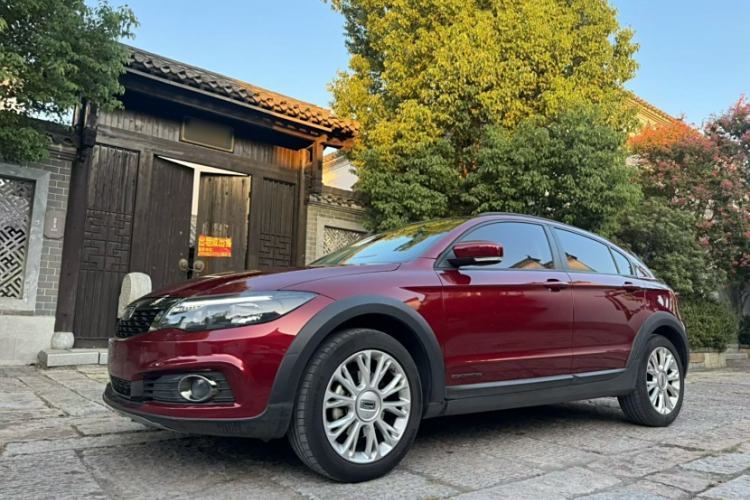 Used Qoros 3 2016 Urban SUV 1.6T Automatic ZhiKu Model Exterior 6