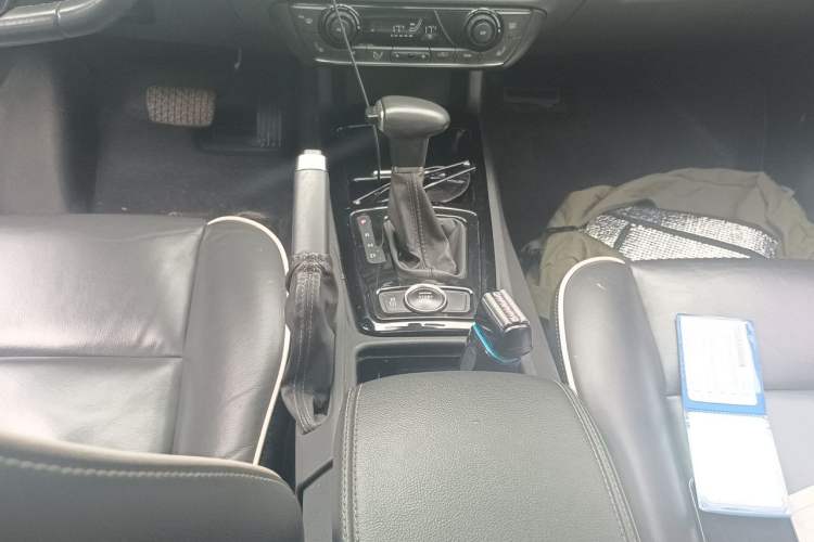 Used Qoros 3 2016 Hatchback 1.6T Automatic ZhiZhen Model Gear Lever