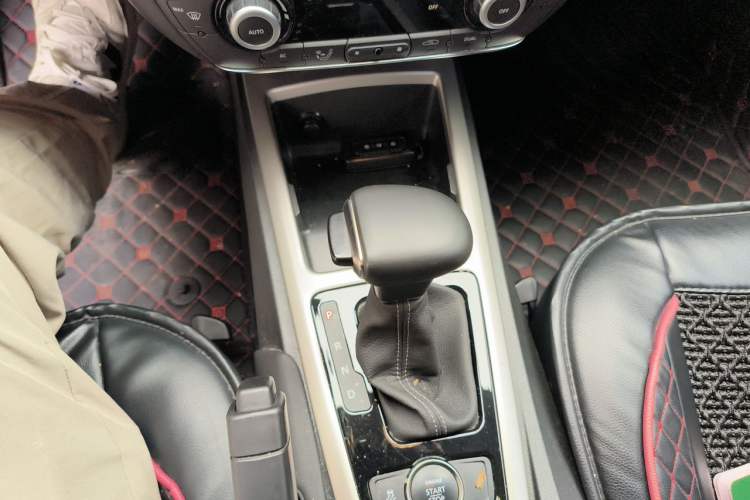 Used Qoros 3 2016 Hatchback 1.6L Automatic Zhiyue Model Gear Lever