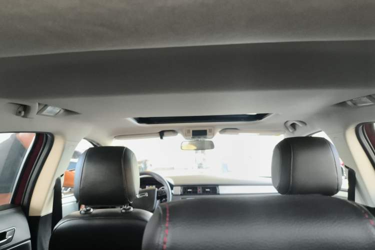 Used Qoros 3 2016 Urban SUV 1.6T Automatic ZhiKu Model Headliner