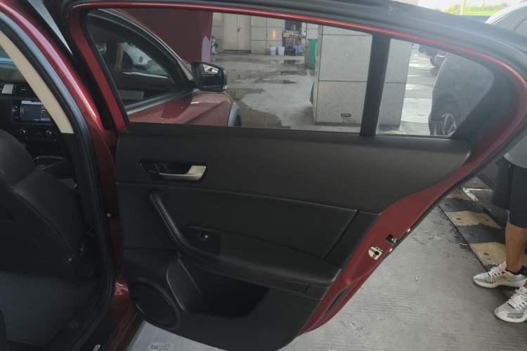 Used Qoros 3 2016 Urban SUV 1.6T Automatic ZhiKu Model Interior 3