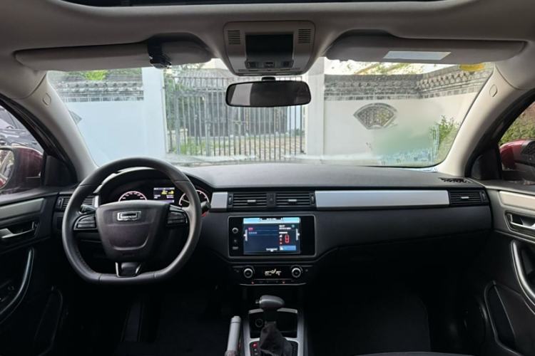 Used Qoros 3 2016 Urban SUV 1.6T Automatic ZhiKu Model Interior 7