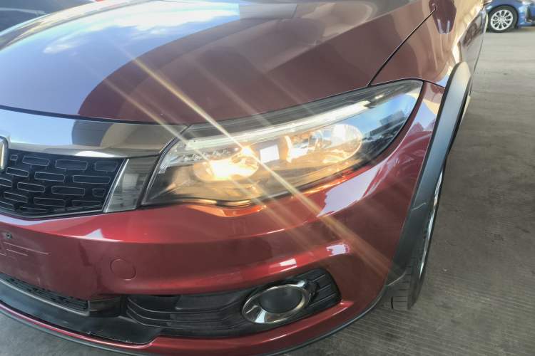 Used Qoros 3 2016 Urban SUV 1.6T Automatic ZhiKu Model Left Front Headlight