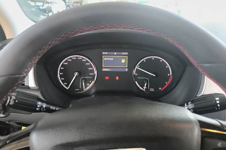 Used Qoros 3 2016 Urban SUV 1.6T Automatic ZhiKu Model Odometer Close Up