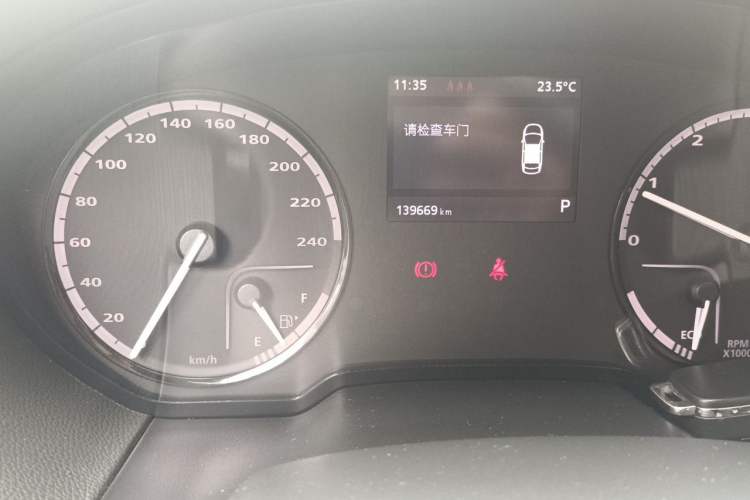 Used Qoros 3 2016 Hatchback 1.6T Automatic ZhiZhen Model Odometer Close Up