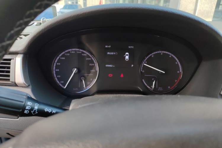 Used Qoros 3 2016 Hatchback 1.6L Automatic Zhiyue Model Odometer Close Up