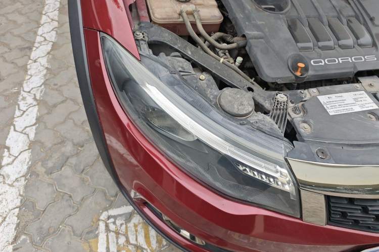 Used Qoros 3 2016 Urban SUV 1.6T Automatic ZhiKu Model Right Front Headlight