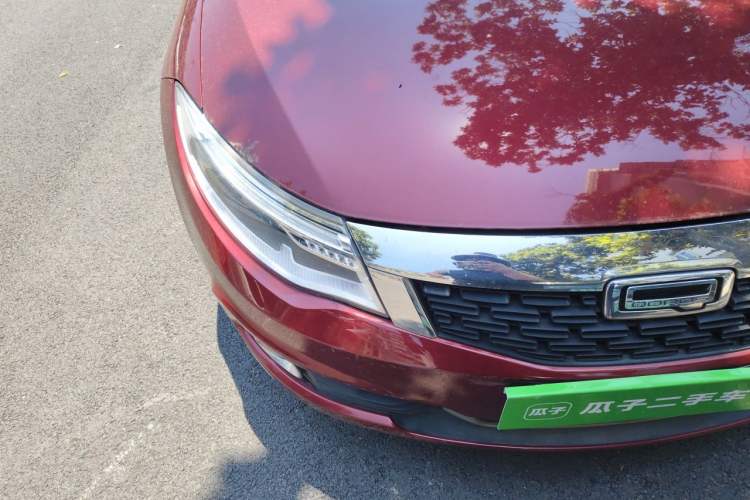 Used Qoros 3 2016 Hatchback 1.6L Automatic ZhiNeng Model Right Front Headlight